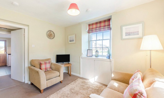 Paxton Cottage | South Lodge - UK48318