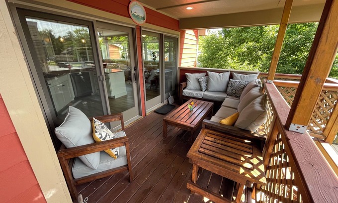Empire Condo | South Manitou Condo - Enjoy this beautifully remodeled condo 1 Block from Lake Michigan!