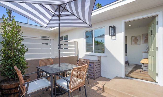 South Oceanside Hotel | South Oceanside Bunalow 3 - Deluxe Queen Studio + Patio