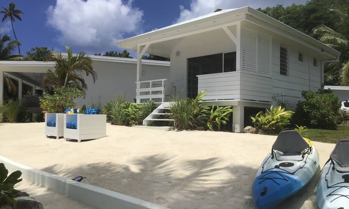 Teahupoo House | South of Raiatea island, 2-person bungalow, lagoon-side, white sand, all comforts.