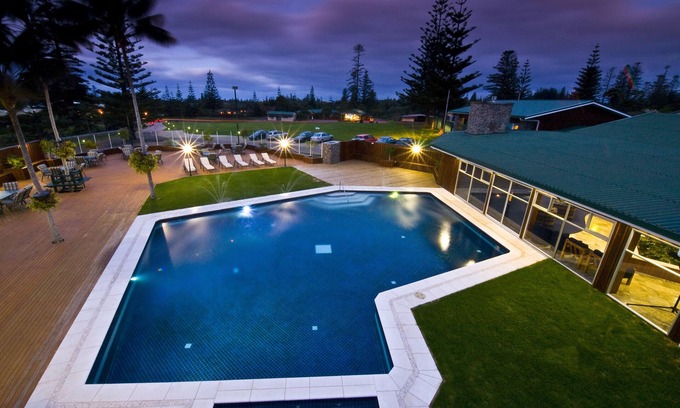 Burnt Pine Hotel | South Pacific Resort Hotel