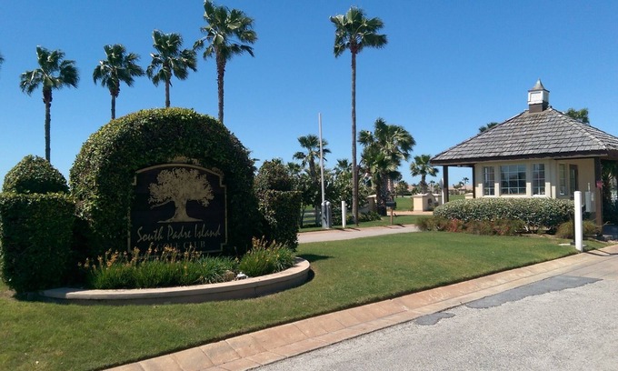 Laguna Vista House | South Padre Island Golf Club. Baja Texas, your friends and family vacation home!