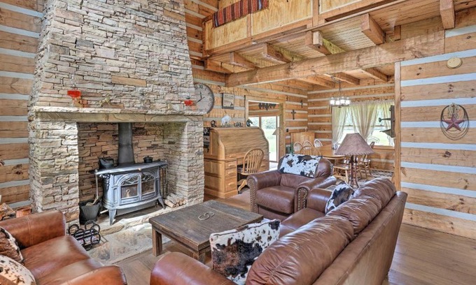South Pittsburg House | South Pittsburg House with Wraparound Porch!