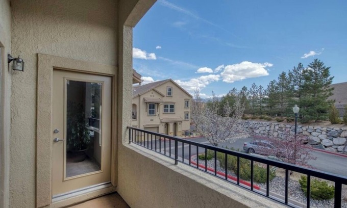 Reno Condo | South Reno Condo Strategically Located Next to Lake Tahoe, skiing, and Shopping