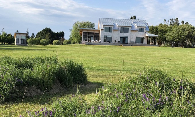 Victoria House | South Shore Bliss- Bright, Spacious Oceanfront Retreat with Private Golf Green