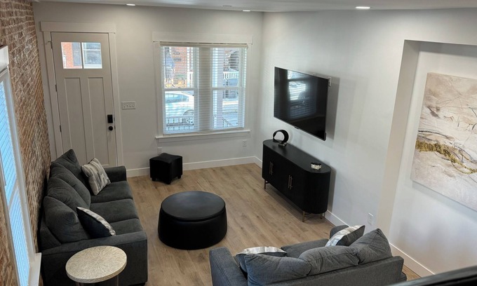 Phoenixville House | South Side Beauty. Newly renovated 4Br 2Bath, Central Air near downtown and Oaks