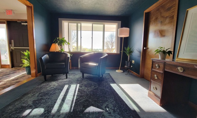 South Burlington Hotel | South Side Inn - Burlington