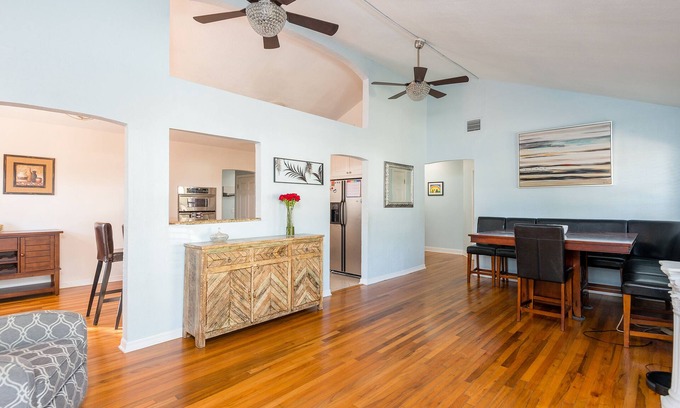 Virginia Park House | South Tampa home with Hot Tub