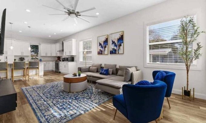 Sun Bay South House | South Tampa Luxurious Getaway