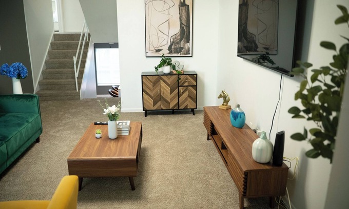 Fairoaks Manhattan Manor House | South Tampa Townhome - Long Stays Available Near Downtown & Beaches