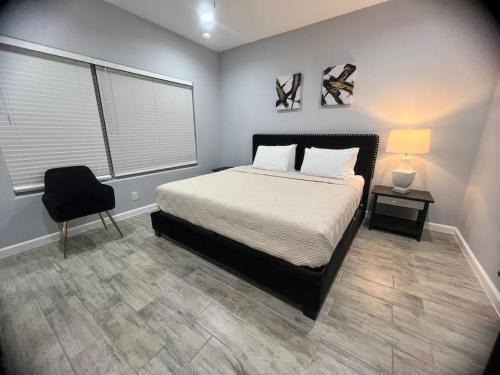 Brownsville House | South Texas Getaway King Size & Double Queen