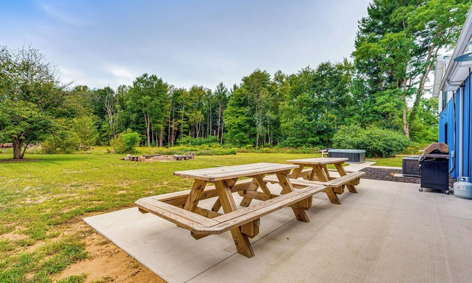 South Haven House | South Haven Home w/Hot Tub + Pickleball Court!