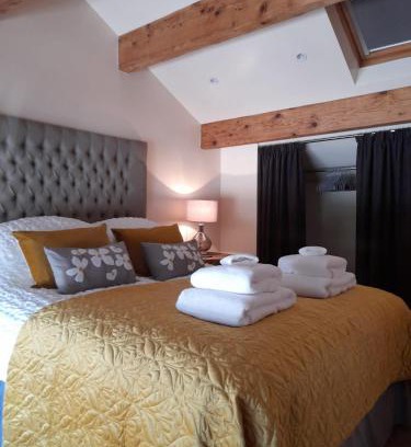 Thornton House | south view farm cottage 1 Bed