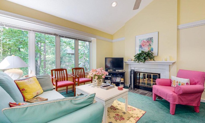 Maple City Apartment | South Village 16