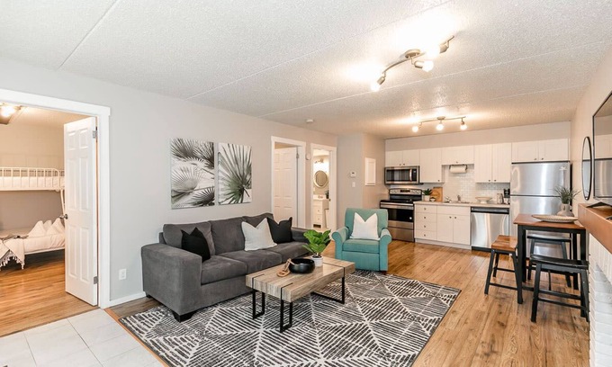 Collingwood Condo | South Wind - Modern Condo in Collingwood - Sleep 5