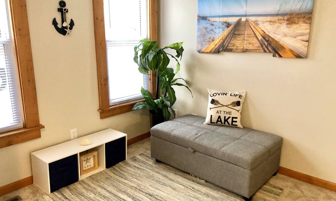 Michigan City Apartment | South Wind, walk to the beach, zoo, & more!