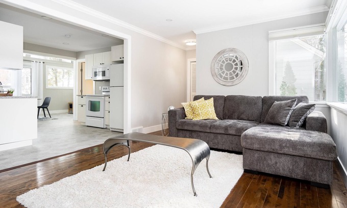Fort Gary House | South Wpg Wildwood Park+ Entire 2BR 1.5BATH(52)