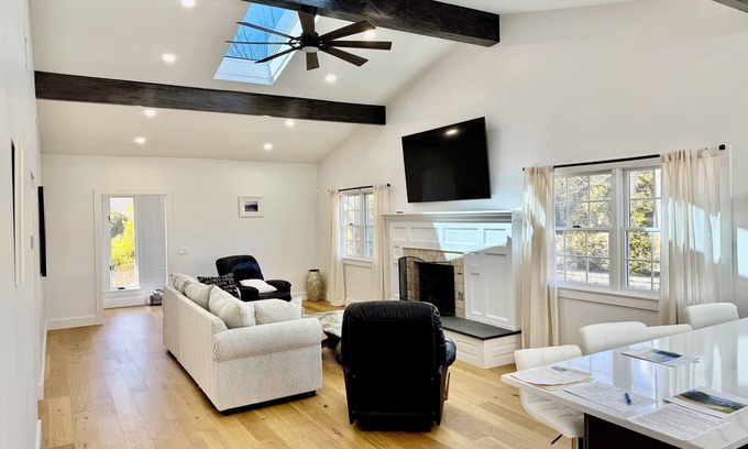 Shinnecock Hills House | Southampton, waterfront, min to the village and beaches, south of the highway