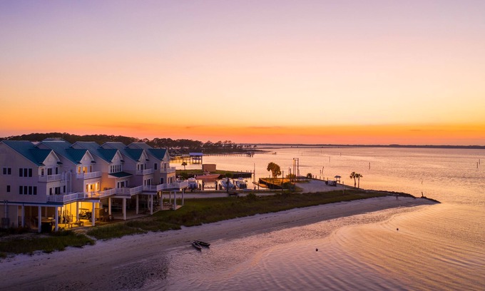 Alligator Point Condo | Southeast Breeze @ Alligator Point Marina and Tiki Hut (Gulf and Bay Access)