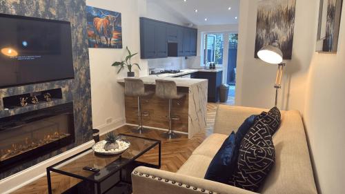 Southend-on-Sea Apartment | Southend Apartment With Parking, Private Garden and Beach Side Location