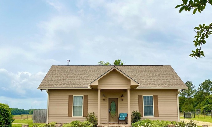Goshen House | Southern Backroad Retreats (The Pool House)