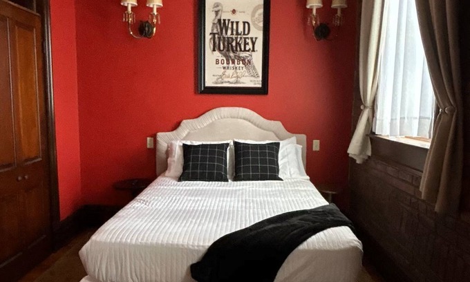 Lawrenceburg Apartment | Southern Charm at Trail Suites Inn, Suite C