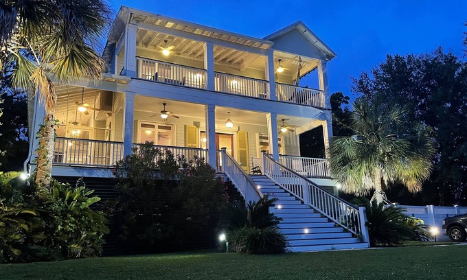 Pascagoula House | Southern Charm Beach House Venue