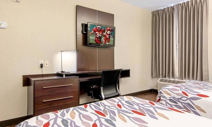 Locust Grove Hotel | Southern Charm: Pets Allowed, Parking! Short Drive to Sky Zone Trampoline Park