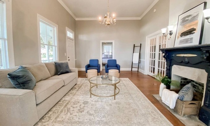 Burton House | Southern Charm | Sleeps 4!