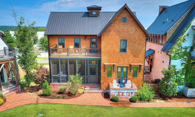 Eufaula House | Southern Charm in “The Bend” at Carlton Landing