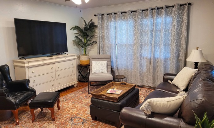 Fort Smith House | Southern Comfort Downtown Ft Smith!