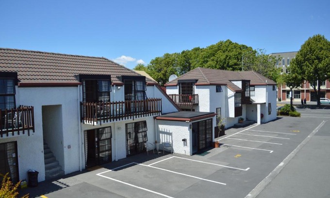 Merivale Hotel | Southern Comfort Motel