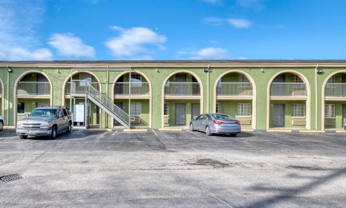 Channelview House | Southern Comfort Retreat in Channelview! Pets Allowed, Free Parking!