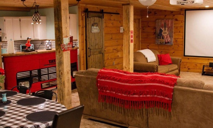 Scottsboro House | Southern Comfort Retreat with a private hot tub!