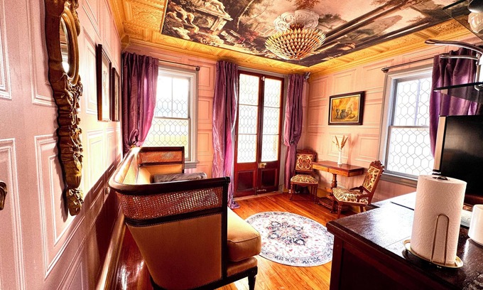 North Charleston Apartment | Southern decadence 2 min from park circle