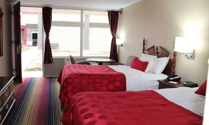 Perry House | Southern Hospitality! Comfy Unit, Parking