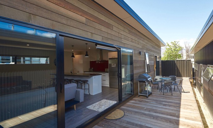 Queenstown City Centre Cottage | Southern Lakes Spa - Queenstown Apartment R2