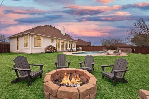 Waxahachie House | Southern Living At Its Best - Pool BBQ Hammock