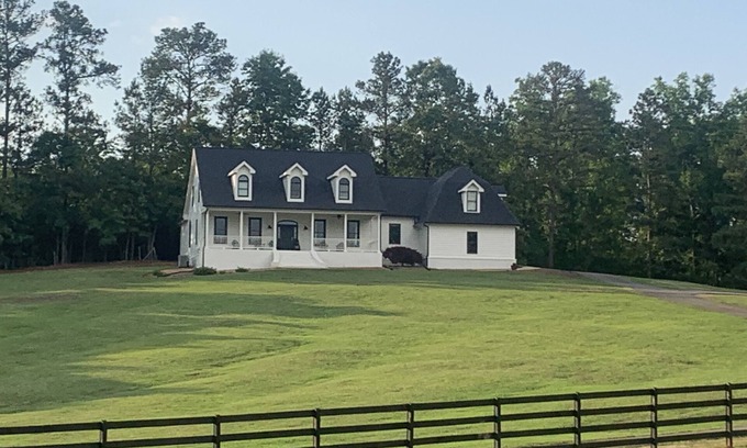 Mount Berry House | SOUTHERN LIVING! Newly renovated! Private with Mountain views-sleeps 16