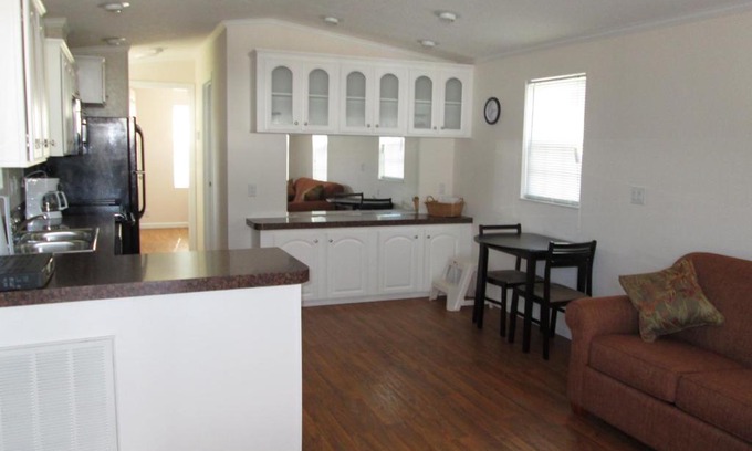 Eustis Resort | Southern Palms Park Model 6