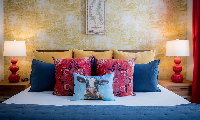 Oxford House | Southern Style Home! 4 Luxe K Suites+Shuttle POOL!