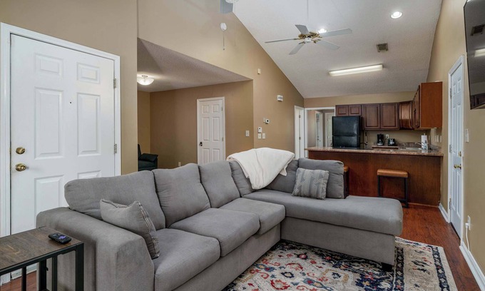 Tuscaloosa House | Southern Tides- 2.5 miles to UA- 2BR/2BA