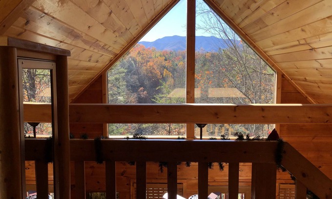 Gatlinburg - Pigeon Forge Cabin | Southern Vieux Too Loft bedroom 1.5 baths honeymoon cabin with Loft Mt. View