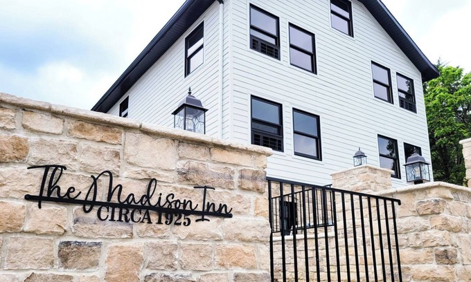 Madison Apartment | Southern view on Main suite 202, Southern view on Main suite 202