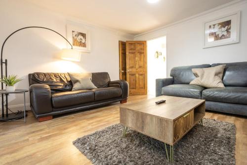 Swindon House | Southernwood House Long Stays Free Parking WiFi