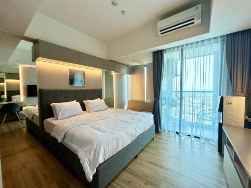Jakarta Apartment | Southgate Residence Pasar Minggu with Pool View