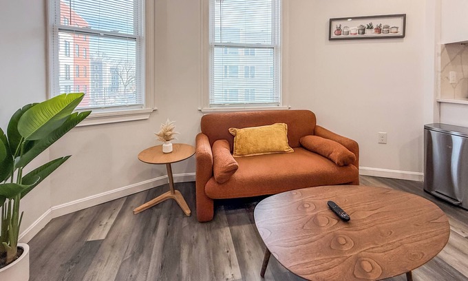 Columbus Park - Andrew Square Apartment | Southie! 2Bedroom, Washer/Dryer in unit!