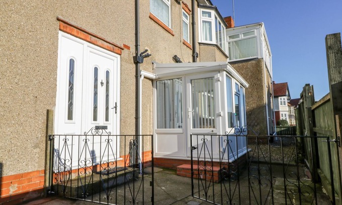 Bridlington Apartment | SOUTHPOINT, pet friendly, character holiday cottage in Bridlington