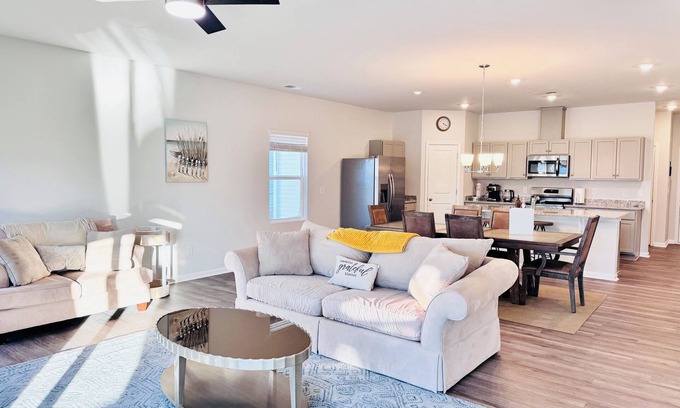 Southport House | Southport Bliss: Beach Retreat!