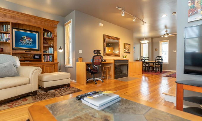 Downtown Chattanooga House | Southside's Sunset Haven. Rooftop Deck. Perfect for Couples & Families w/Kids!